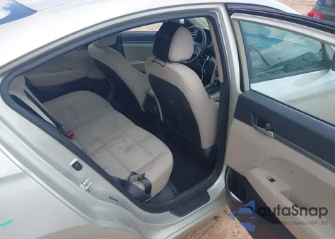 2017 Hyundai Elantra Se z USA, uszkodzony, nr VIN 5NPD74LF2HH141249